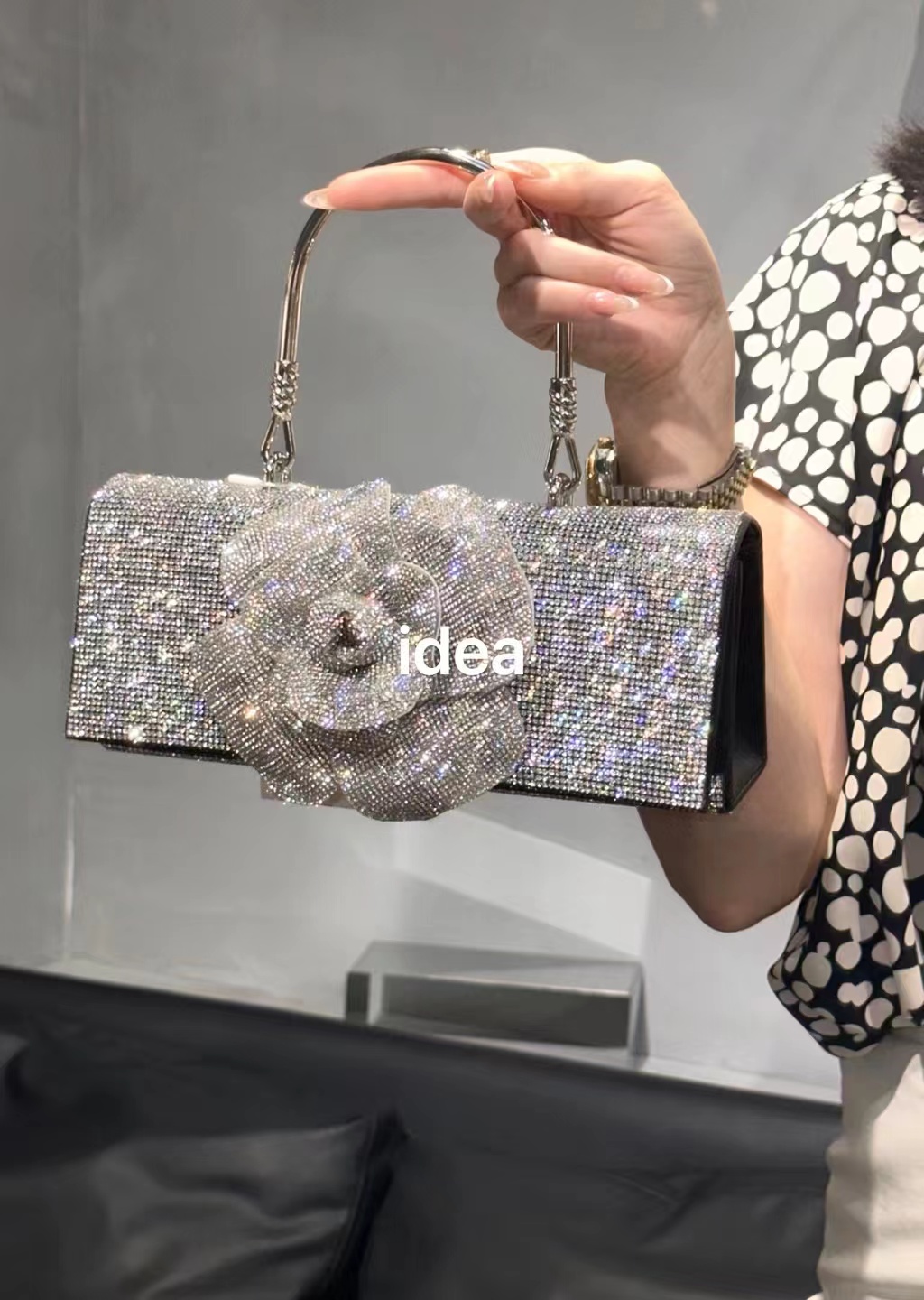 Glitter Diamond Floral Square  - Luxury Bags Supplier recensione e prezzo