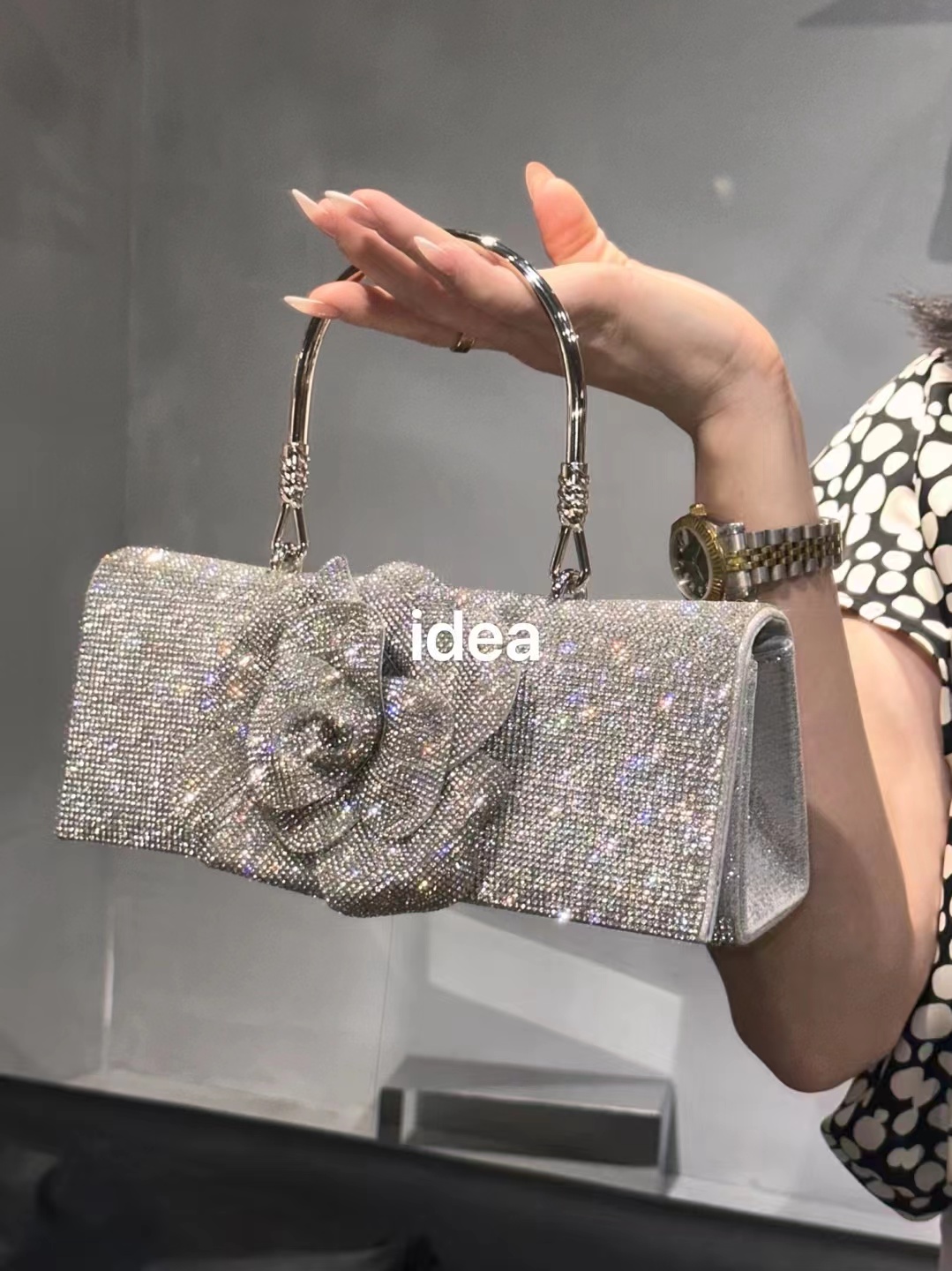 Glitter Diamond Floral Square  - Luxury Bags Supplier recensione e prezzo
