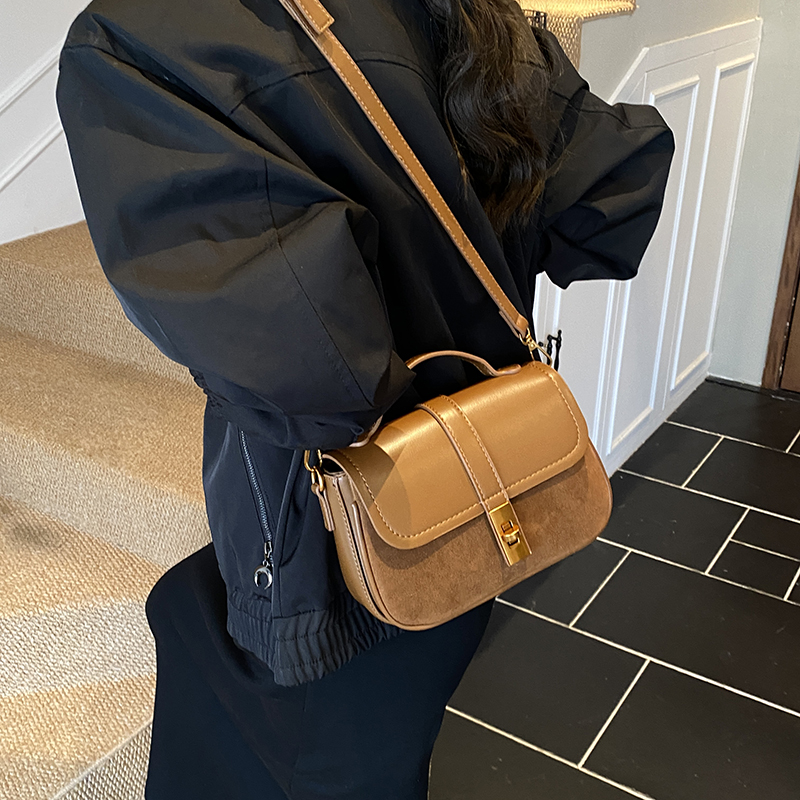 Branded Mini Square Flap Cross - Luxury Bags Supplier recensione e prezzo